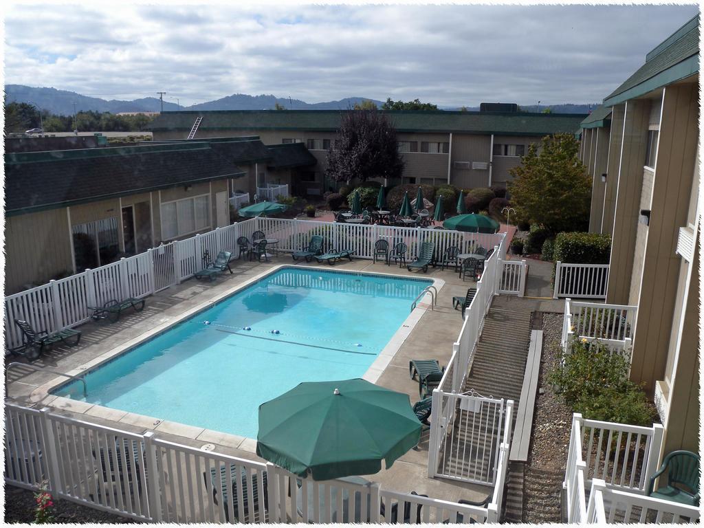 Windmill Inn Of Roseburg Facilidades foto