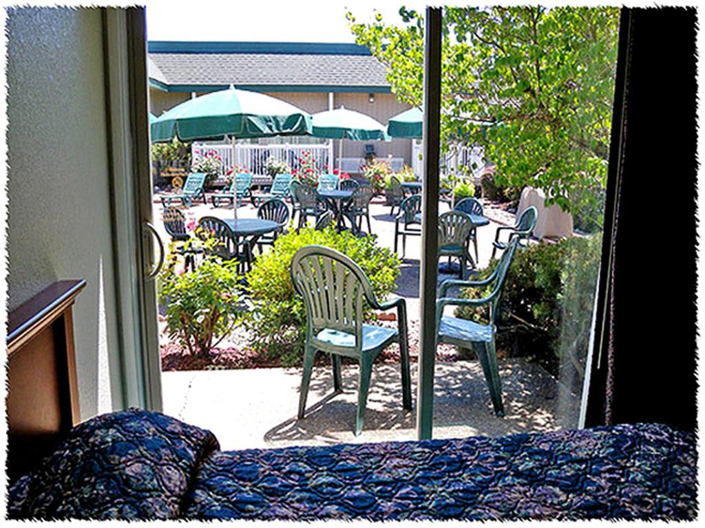 Windmill Inn Of Roseburg Habitación foto